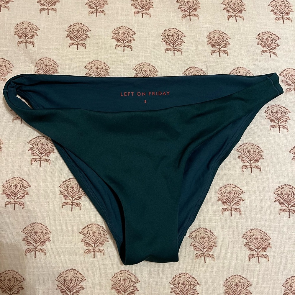 Left on Friday small bikini bottoms, never worn